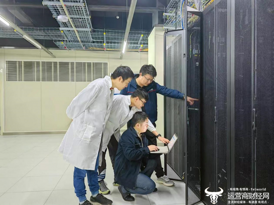 全光底座“立交桥” “一城一池”算力网 湖北移动以云为擎算力赋能 助力打造新时代数字“九省通衢”