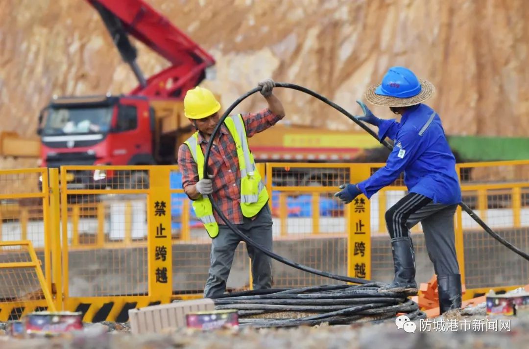 市中医院迁建项目一一防城港国际(东盟)传统医学合作中心施工现场。防城港日报全媒体记者 罗盛 摄