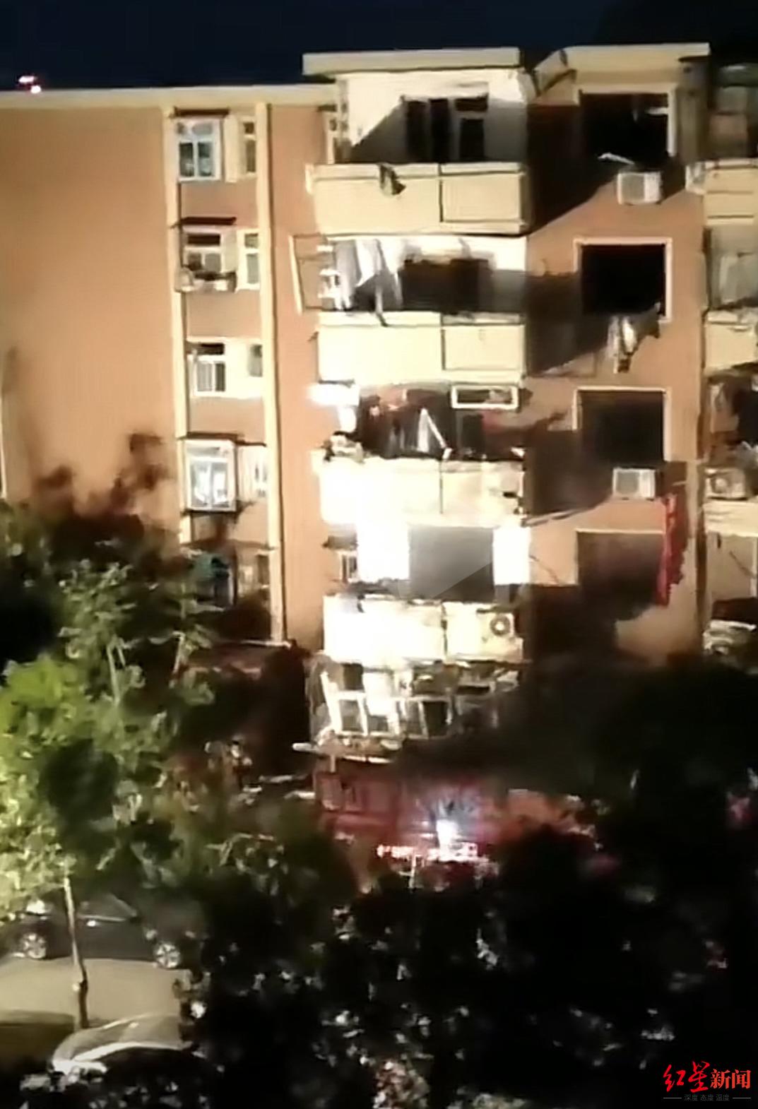 天津河东区一小区发生爆炸 目击者：听到两声巨响，有烧焦味道，有人受伤