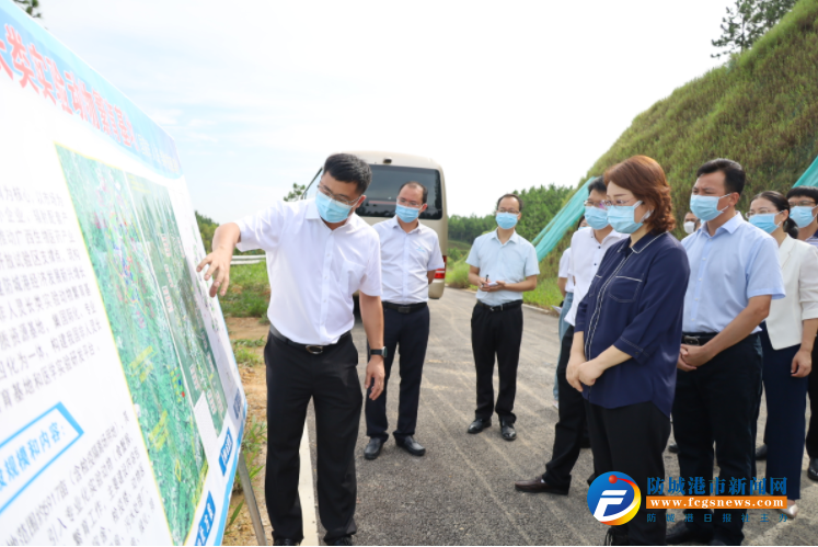 2022年8月18日,市长黄江在广西非人灵长类实验动物繁育基地调研。防城港日报全媒体记者 蔡欣宁 摄