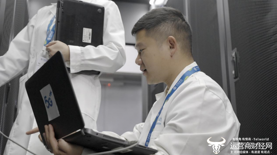 全光底座“立交桥” “一城一池”算力网 湖北移动以云为擎算力赋能 助力打造新时代数字“九省通衢”