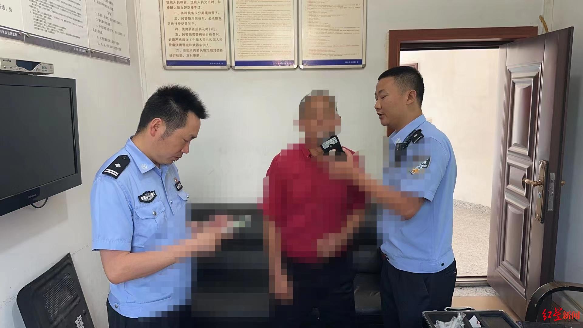 摩托车驾驶员身上有酒味,交警一查发现驾照超期还酒驾!罚2400元扣12分