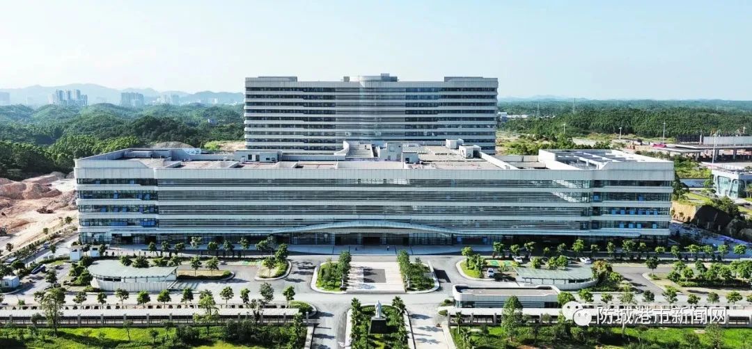 防城港国际医学开放试验区重点项目——区域医疗中心建安工程基本完成。防城港日报全媒体记者 罗盛 摄