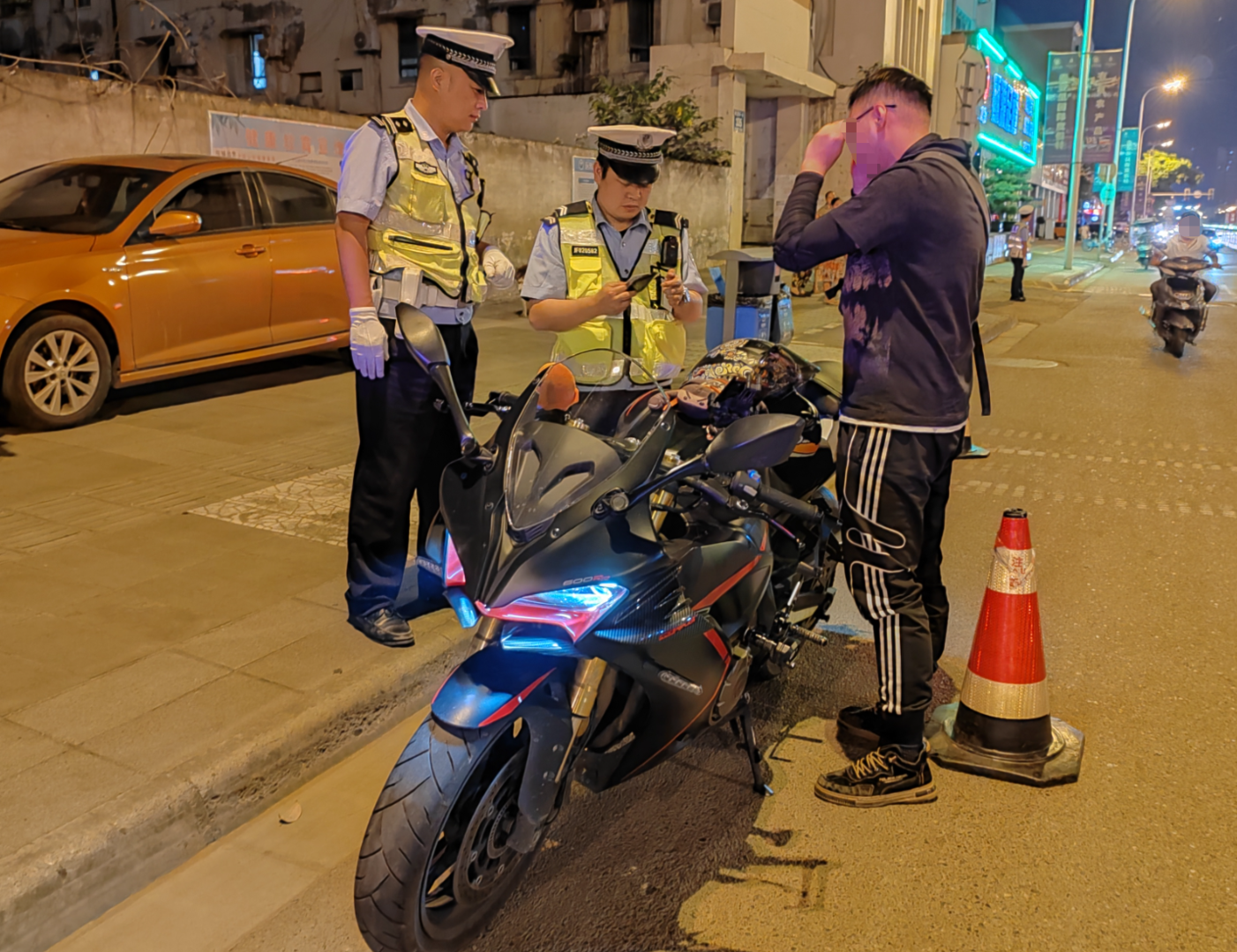 德阳警方重拳整治“飙车炸街”:查处违法案件4起,劝阻计划参与“飙车炸街”者32人