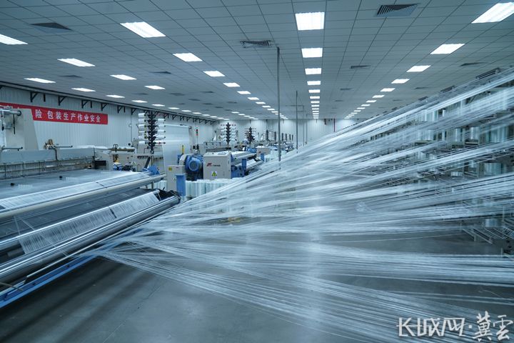 冀中新材深加工织布车间。长城网·冀云客户端记者 刘俐验 摄