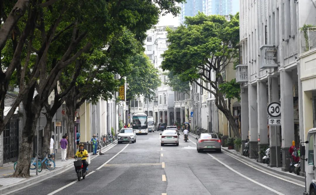 广州市恩宁路骑楼街一角(6月14日摄)。新华社记者 卢汉欣 摄