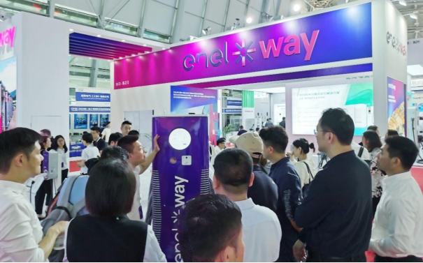 (图中展示的Waypump系列之150kW大功率直流桩)
