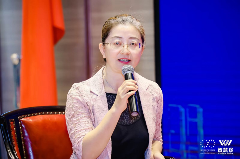 未名资本董事总经理陈东梅主持圆桌对话