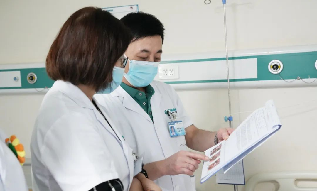 房教授与我院专家联合查房