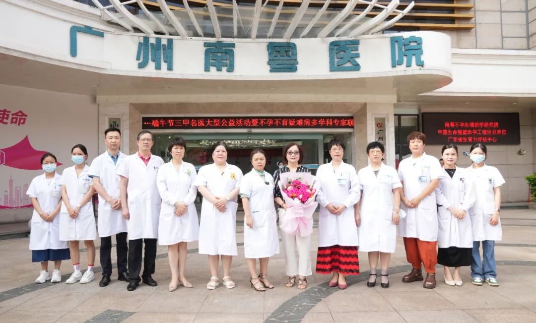 房教授与我院专家合影