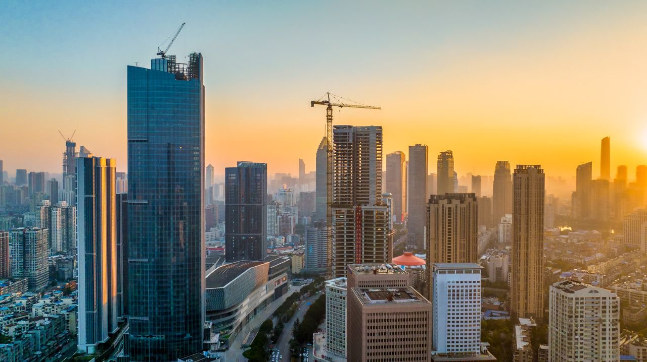 楼市承压，百强房企6月销售同比降28%，千亿阵营仅7家