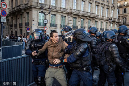 法媒发现：美媒正饶有兴趣关注法国局势，将其与“弗洛伊德案”相比