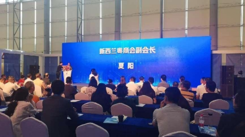 （新西兰粤商会副会长夏阳致辞）