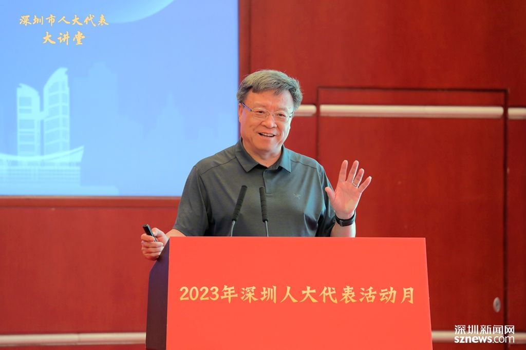 高文院士在大讲堂现场。(翁任莹 摄)