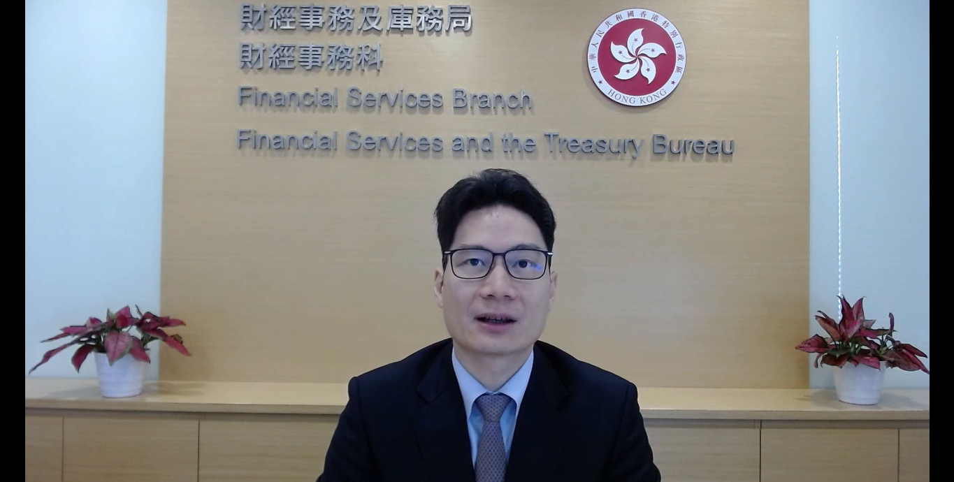 图14 香港特别行政区政府财经事务及库务局副局长陈浩濂发表主旨演讲