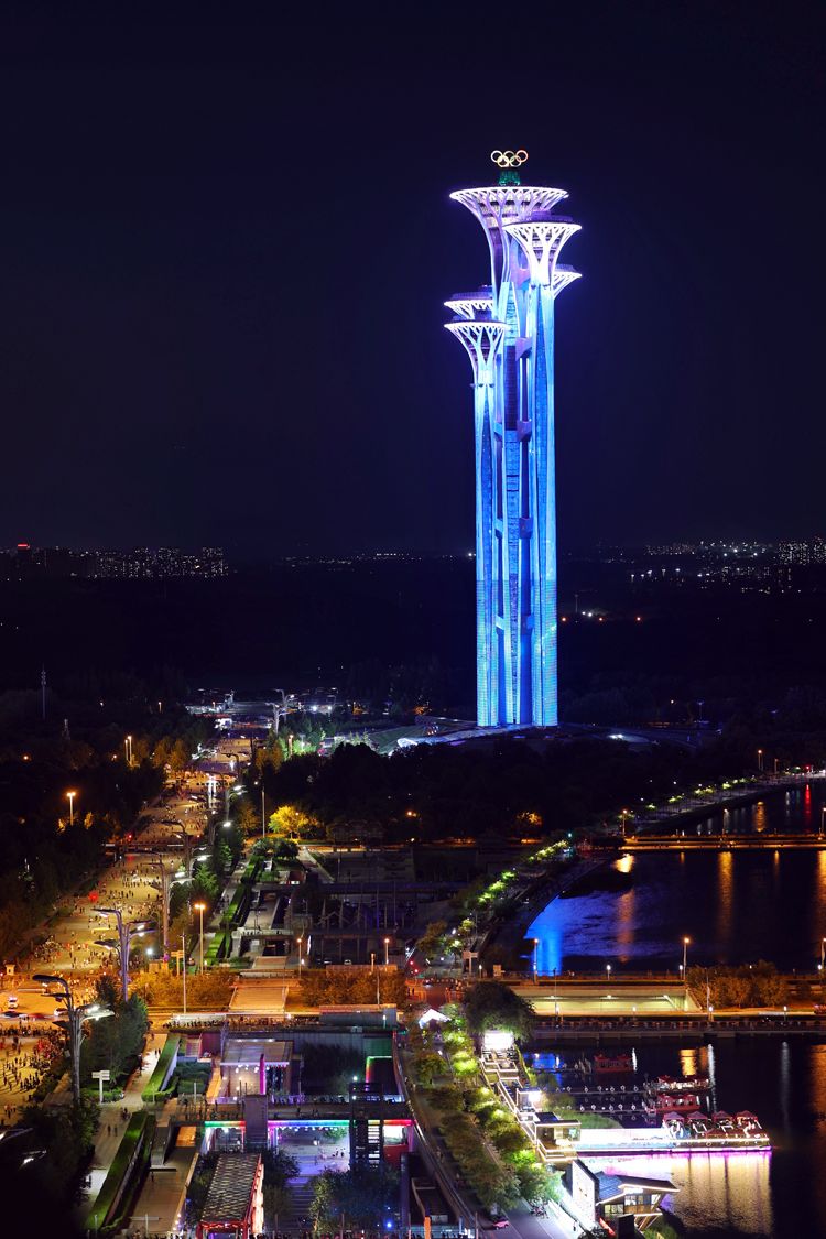 2023全球数字经济大会开幕 北京城市地标上演AR秀