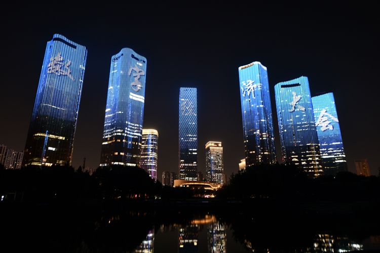 2023全球数字经济大会开幕 北京城市地标上演AR秀