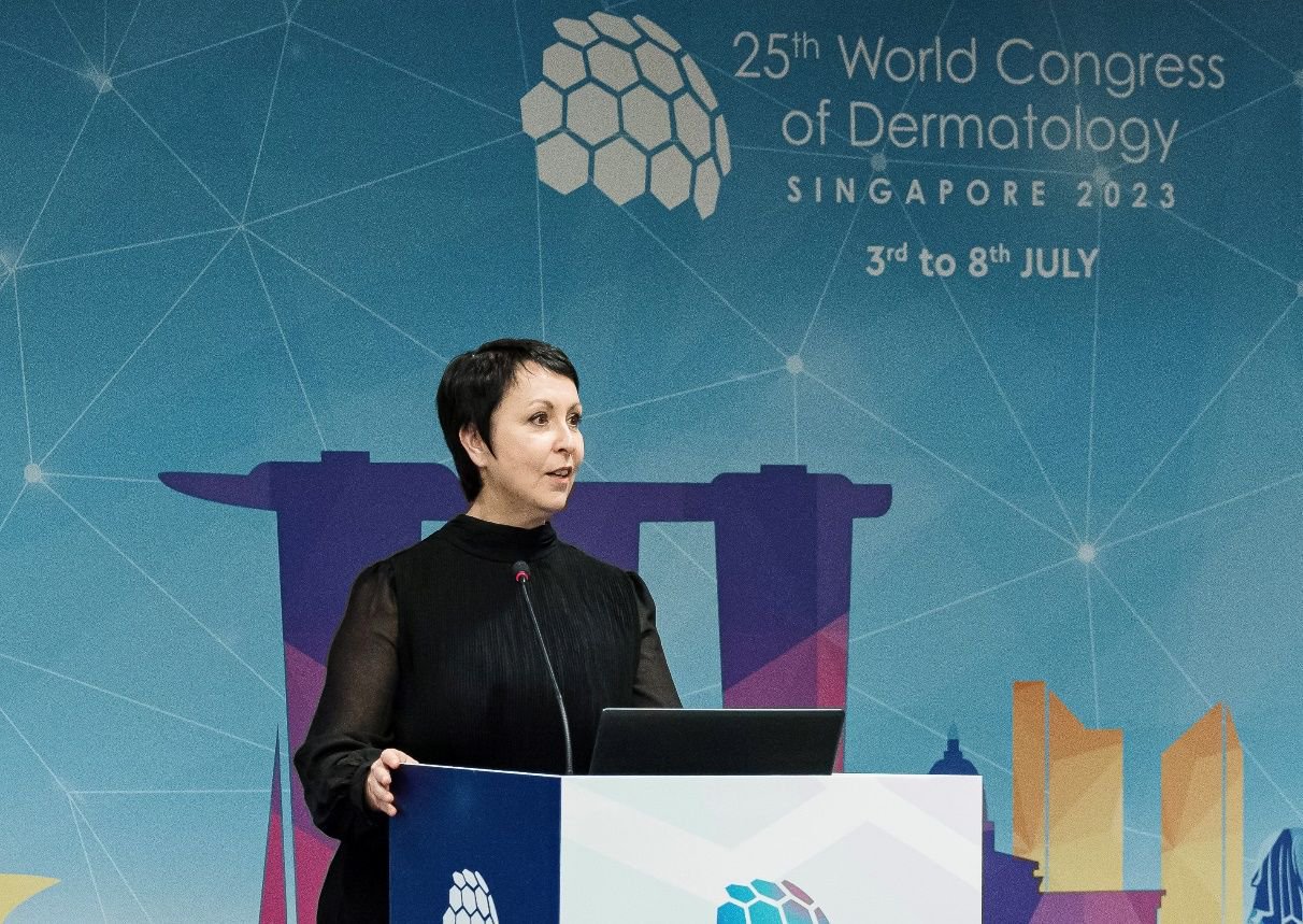 图注:Dr. Nadine Pernodet,雅诗兰黛品牌生物科学全球研发高级副总裁