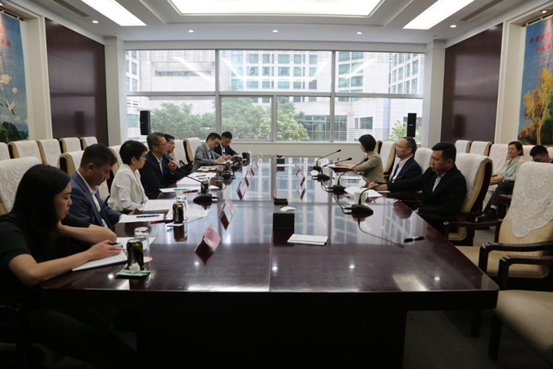 李云泽会见香港财政司司长陈茂波