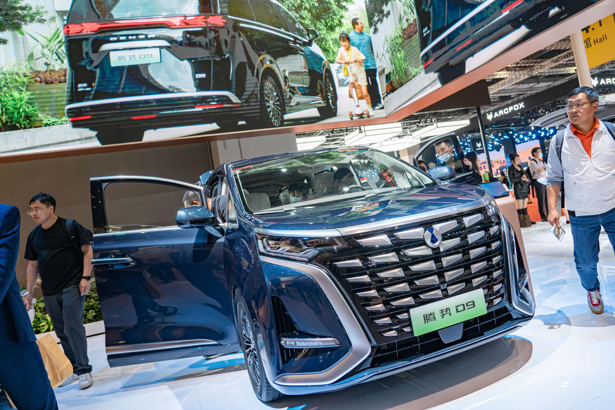 刚拿下上半年MPV销量冠军，腾势D9就遭到了集体投诉