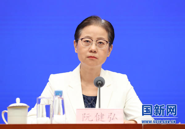 ↑中国人民银行新闻发言人、调查统计司司长阮健弘
