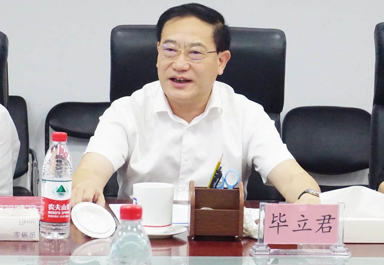中国珠宝玉石首饰行业协会副会长、秘书长毕立君