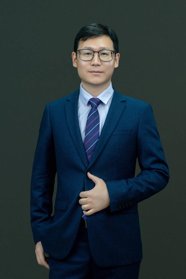 西南政法大学网络空间治理研究院副院长、数字法治政府研究院研究员郑志峰。受访者供图。