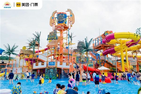 ▲ 南京玛雅海滩水公园游人如织 摄影:吴易