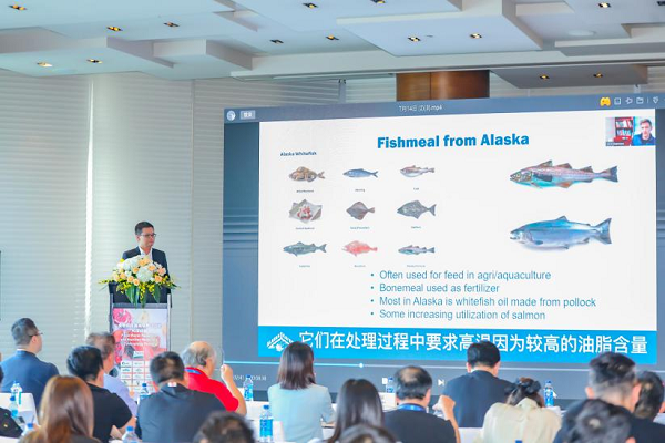 阿拉斯加海产协会代表吴明练介绍了海产加工副产品生产高端白鱼粉的工艺与应用