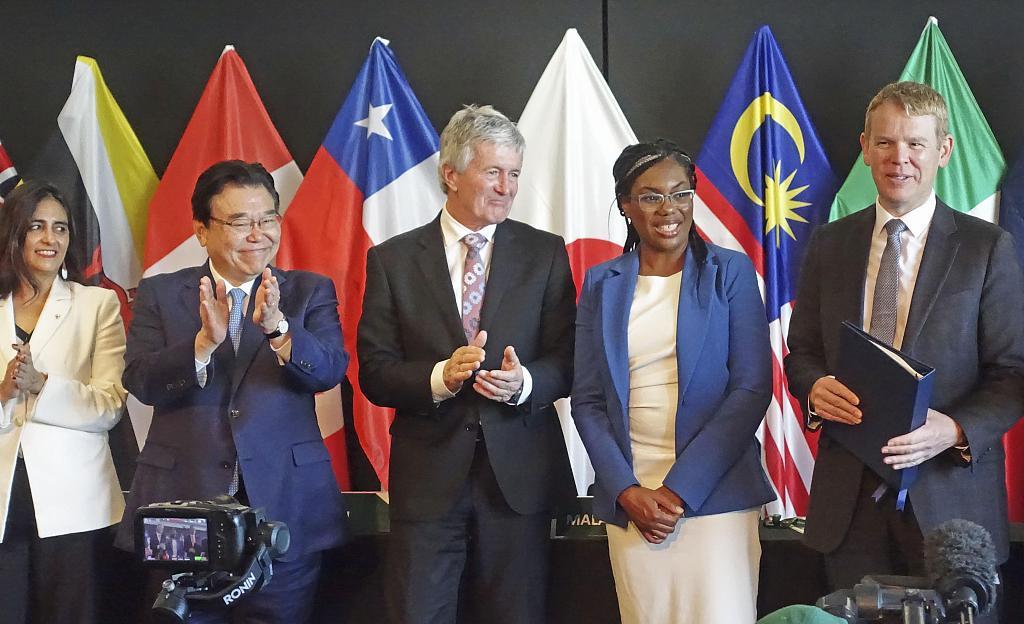 �黳������:��˹���� X �����С���񡹣���һ�������󽵼���m�� s�� k�� y��ng X t�� d��i xi��o l��n ni��o, sh�� y�� c�� sh��n m��i d�� ji��ng j�� ma?��