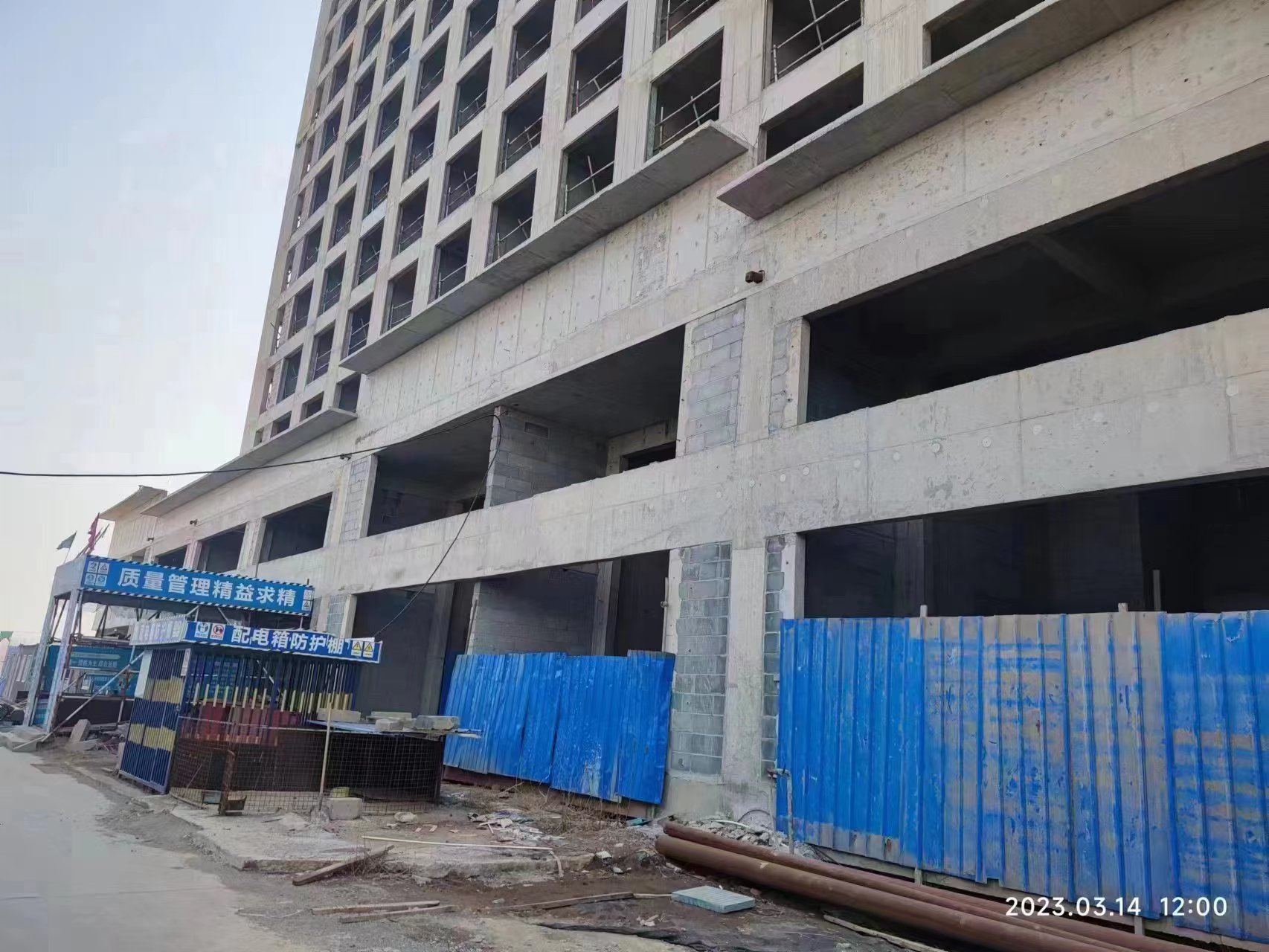 张女士今年3月拍摄的一张小区建筑外观图片。