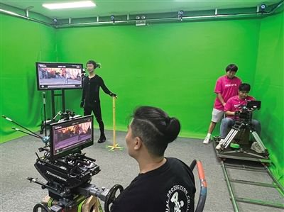 北京墨境天合数字图像科技有限公司,工作人员正在进行动作捕捉演示。新京报记者 耿子叶 摄