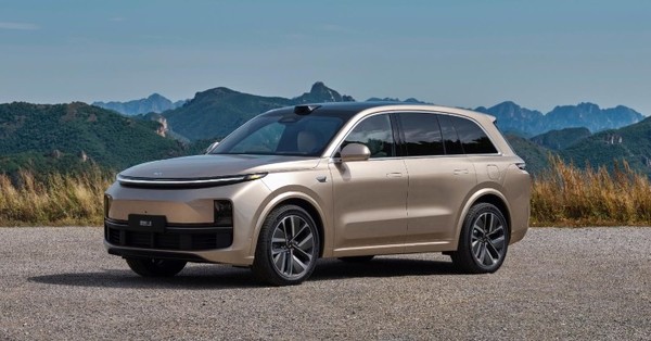 理想汽车高速上“狂飙”至120码！驾驶室却空无一人