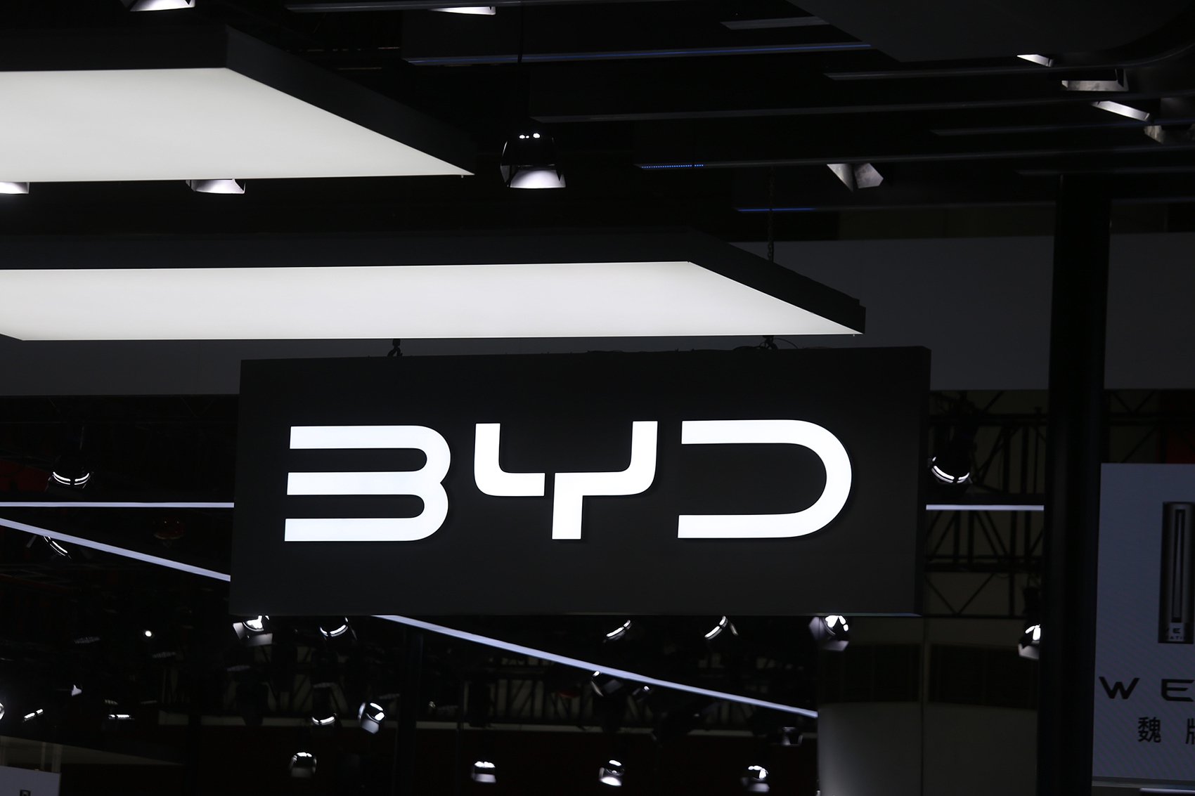 自主车企“半年考”收官！市占率首超50%，五强座次调整，销冠无悬念