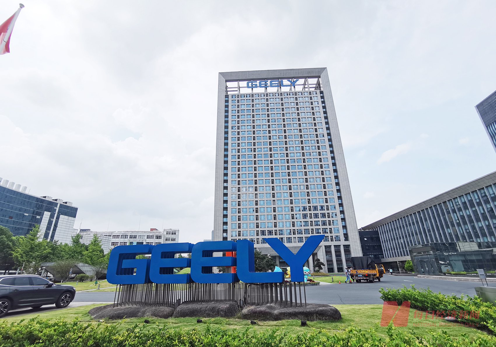 自主车企“半年考”收官！市占率首超50%，五强座次调整，销冠无悬念