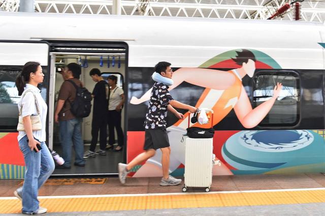 “大运号”旅游主题列车 成都车站供图