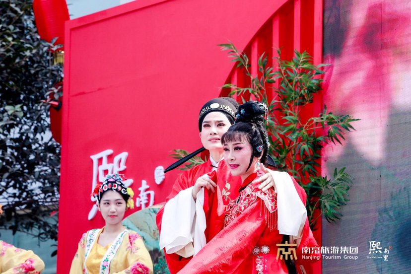 熙南里街区不定期组织各类非遗、戏曲公演。南京旅游集团熙南里街区供图