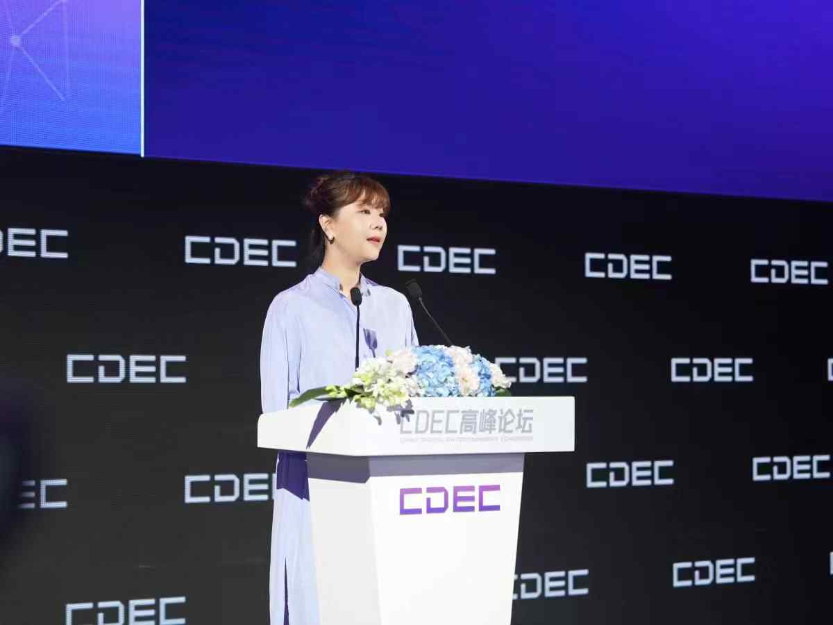 图为世纪华通总裁谢斐