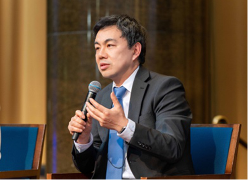 图2:贝特曼创始人,前中美双执照律师刘宇,摄于哥伦比亚大学 中国发展论坛2023