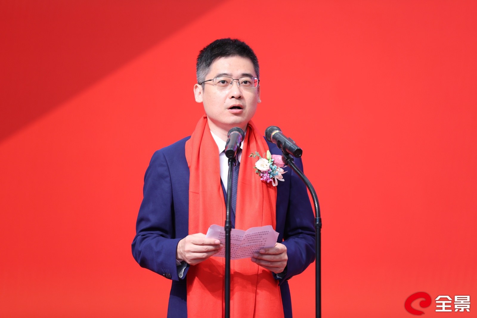 深圳市工业和信息化局党组成员、深圳市中小企业服务局局长吕哲致辞
