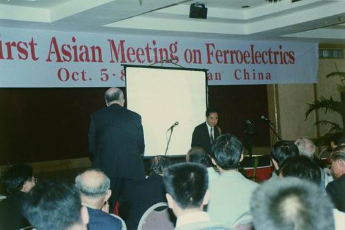 姚熹：向世界铁电陶瓷领域传递中国声音