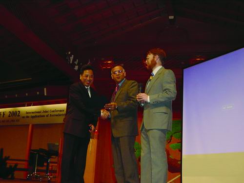 姚熹：向世界铁电陶瓷领域传递中国声音