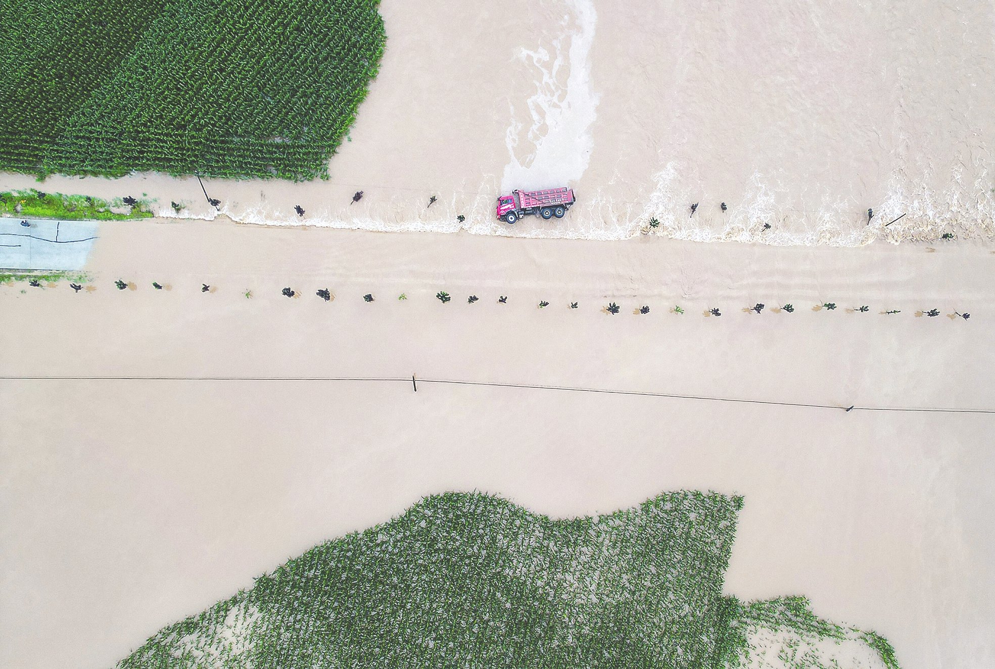 河北、北京等16个受灾地区，保险机构收到保险报案近19万件