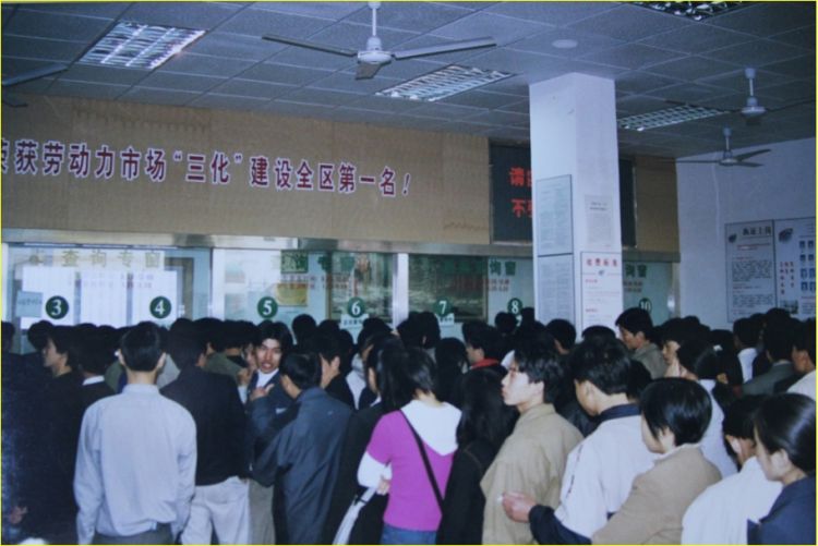 购票求职者(资料图片,由三和提供)