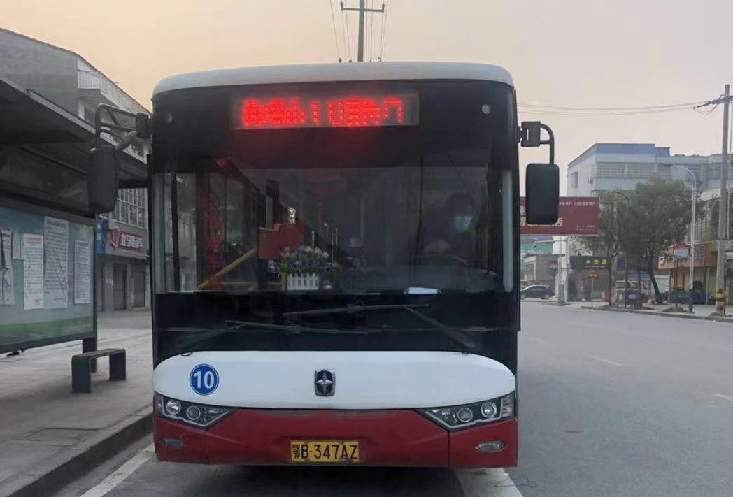 黄石公交陷运营困境,司机为省电不开空调