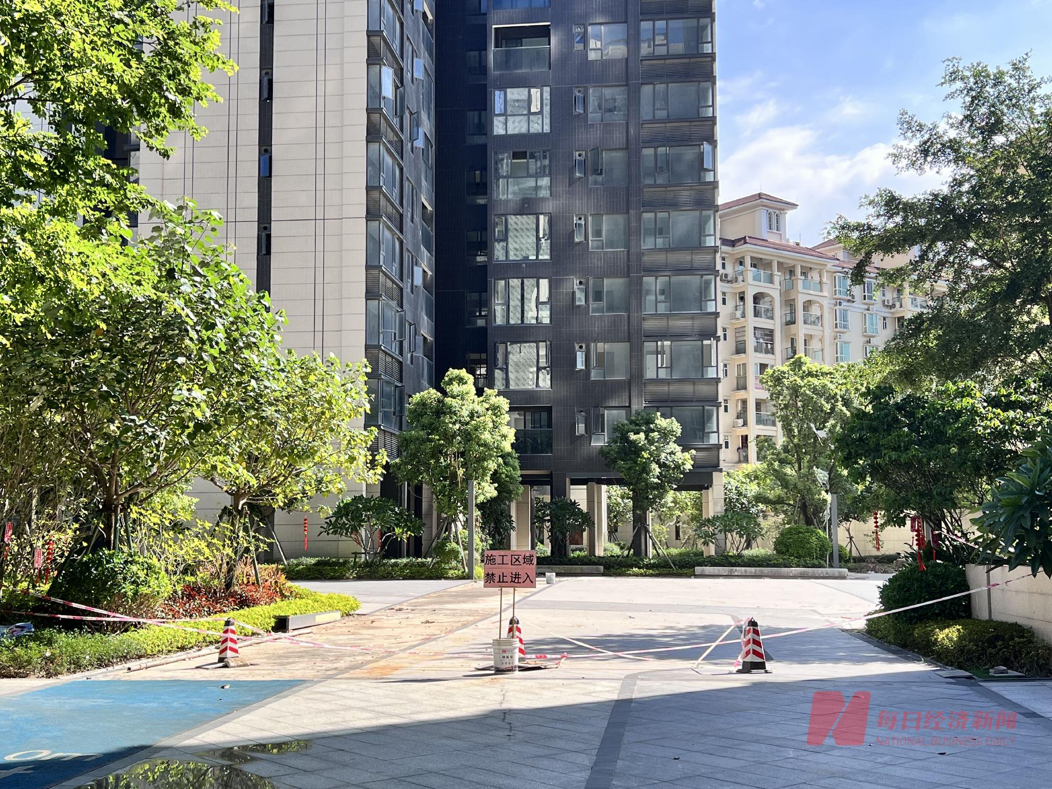 实探海伦堡中山两个延期交付楼盘：部分楼栋仍未完工，开发商称“正持续推进工程建设”