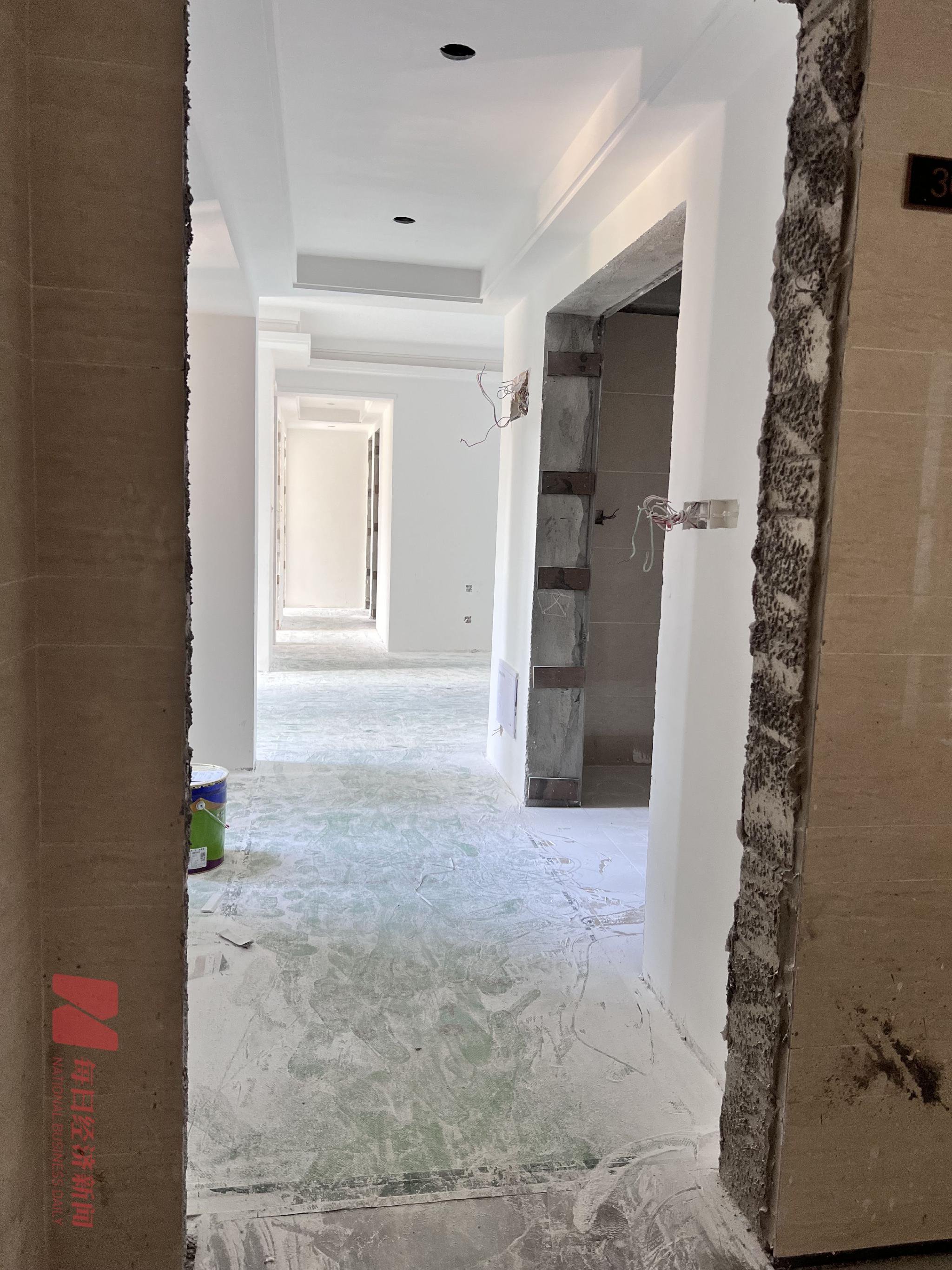 实探海伦堡中山两个延期交付楼盘：部分楼栋仍未完工，开发商称“正持续推进工程建设”