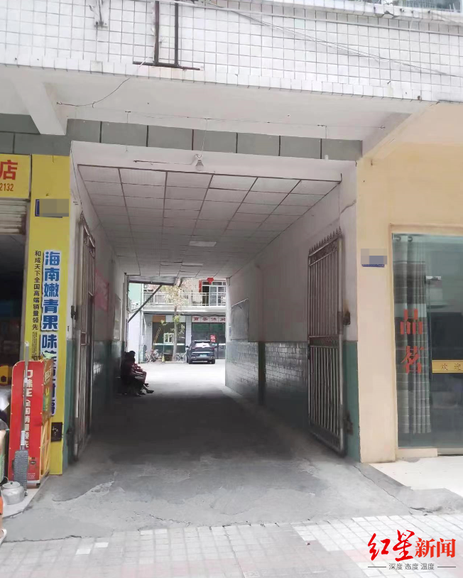 女子的手机遗落在三轮车(女孩丢手机三轮车阿姨送回)