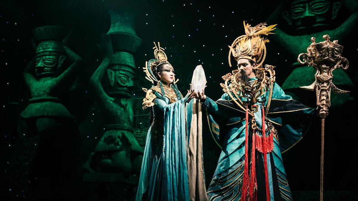 图为:华谊兄弟星剧场融合秀演公园《重逢三星堆》大型沉浸式融合秀演