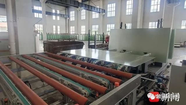 【玻璃碳中和】2.0毫米玻璃板上激光打孔 东力新能源追“光”而行，“碳”路前进